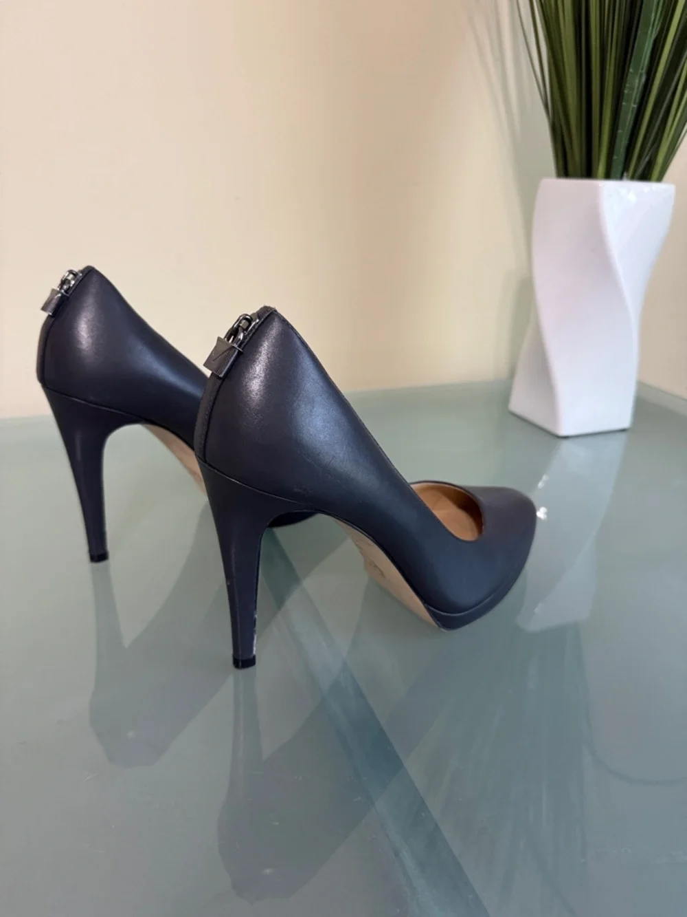 Like NEW MICHAEL Michael Kors Black Leather Stiletto Designer Pumps Size 10